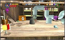 Fred (quidditch): Tuż obok tunelu znajdziesz skrzynię, użyj (RD ) - Pechowa miotła | Bonusy - Rok 1 | LEGO Harry Potter Lata 1-4 - LEGO Harry Potter Lata 1-4 - poradnik do gry