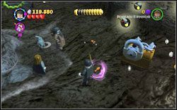 Revenclaw (niebieski): Po wydrążeniu dziury w jeziorku użyj zaklęcia (RD ) na skrzyni - Zakazany Las | Bonusy - Rok 1 | LEGO Harry Potter Lata 1-4 - LEGO Harry Potter Lata 1-4 - poradnik do gry