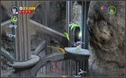 W pomieszczeniu z latającymi kluczami, wyleć miotłą na górę, po prawej znajdziesz półkę skalną - Oblicze wroga | Bonusy - Rok 1 | LEGO Harry Potter Lata 1-4 - LEGO Harry Potter Lata 1-4 - poradnik do gry