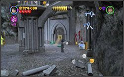 Harry (w barwach Slytherinu): W pomieszczeniu z latającymi kluczami znajdziesz zablokowana szafkę po prawej, użyj (RD ) - Oblicze wroga | Bonusy - Rok 1 | LEGO Harry Potter Lata 1-4 - LEGO Harry Potter Lata 1-4 - poradnik do gry