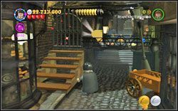 Revenclaw (niebieski): Gdy znajdziesz się na alei, część herbu jest bardzo dobrze widoczna - Proszek Fiuu | Bonusy - Rok 2 | LEGO Harry Potter Lata 1-4 - LEGO Harry Potter Lata 1-4 - poradnik do gry