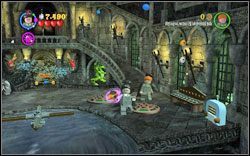 Hufflepuff (żółty): W wieży Slytherinu wrzuć trzy rybki do wody używając zaklęcia (WL ) - Crabbe i Goyle | Bonusy - Rok 2 | LEGO Harry Potter Lata 1-4 - LEGO Harry Potter Lata 1-4 - poradnik do gry