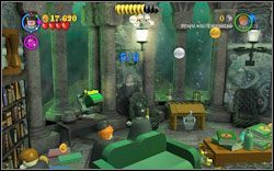 Revenclaw (niebieski): W pokoju wspólnym Slytherinu użyj zaklęcia (WL ) na sześciu lampach - Crabbe i Goyle | Bonusy - Rok 2 | LEGO Harry Potter Lata 1-4 - LEGO Harry Potter Lata 1-4 - poradnik do gry