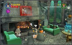 Użyj zaklęcia (WL ) na miotle przy kominku by go wyczyścić - złóż obraz (WL ), a następnie zrób wyczyść obraz - Crabbe i Goyle | Bonusy - Rok 2 | LEGO Harry Potter Lata 1-4 - LEGO Harry Potter Lata 1-4 - poradnik do gry