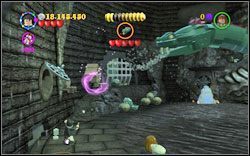 Revenclaw (niebieski): Podczas walki z bazyliszkiem, po lewej stornie znajdziesz zamknięty kanał - Bazyliszek | Bonusy - Rok 2 | LEGO Harry Potter Lata 1-4 - LEGO Harry Potter Lata 1-4 - poradnik do gry