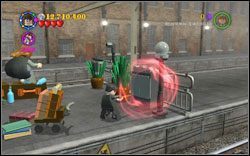 Ernie Prang: Na stacji, na samym końcu perony po prawej stronie znajdziesz czarną gablotę, którą zniszcz zaklęciem (DM ) - Wieści z Azkabanu | Bonusy - Rok 3 | LEGO Harry Potter Lata 1-4 - LEGO Harry Potter Lata 1-4 - poradnik do gry