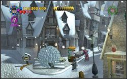 Draco (sweter): Ustrzel dwukrotnie czarodzieja, gdy znajdzie się przy koszu zniszcz kłódkę (RD ), po czym otwórz pokrywkę (WL ) - Hogsmeade | Bonusy - Rok 3 | LEGO Harry Potter Lata 1-4 - LEGO Harry Potter Lata 1-4 - poradnik do gry