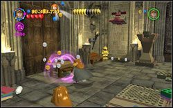 George (sweter): W drugim dużym pomieszczeniu po lewej znajdziesz szafkę, na której użyj postaci z książką - Koniec psot | Bonusy - Rok 3 | LEGO Harry Potter Lata 1-4 - LEGO Harry Potter Lata 1-4 - poradnik do gry