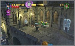 James Potter (duch): Po lewej stronie fontanny znajdziesz drzwi zamknięte na kłódkę - rozwal ją zaklęciem (RD ) - Mroczna Wieża | Bonusy - Rok 3 | LEGO Harry Potter Lata 1-4 - LEGO Harry Potter Lata 1-4 - poradnik do gry
