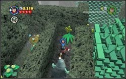 Fleur (zadanie z labiryntem): Po przejściu przez pierwszą ruchomą ścianę skręć w zaułek po lewej - na końcu znajdziesz skrzynię (której nie widać), z której wyskoczy Dementor - Powrót Czarnego Pana | Bonusy - Rok 4 | LEGO Harry Potter Lata 1-4 - LEGO Harry Potter Lata 1-4 - poradnik do gry