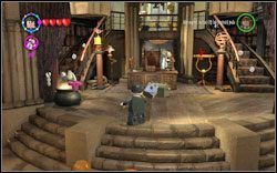 Obok stolika jest skrzynia z kłódką, użyj (RD ) - 10. Gabinet Dubledorea | Bonusy - Hogwart | LEGO Harry Potter Lata 1-4 - LEGO Harry Potter Lata 1-4 - poradnik do gry