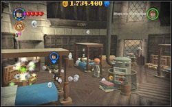 Dean Thomas: (zegar ) otwórz walizkę po lewej stronie obok łóżka - tam gdzie znajdował się czerwony klocek - 16. Dormitorium Gryffindoru | Bonusy - Hogwart | LEGO Harry Potter Lata 1-4 - LEGO Harry Potter Lata 1-4 - poradnik do gry