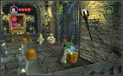 Ubierz nauszniki w szafie po czym podnieś i wsadź do doniczki mandragorę - 17. Wieża Hufflepuffu | Bonusy - Hogwart | LEGO Harry Potter Lata 1-4 - LEGO Harry Potter Lata 1-4 - poradnik do gry