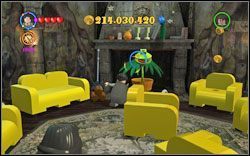 Dwukrotnie zaatakuj roślinę znajdującą się wewnątrz kominka, a po chwili wyleci uczeń - 18. Pokój wspólny Hufflepuffu | Bonusy - Hogwart | LEGO Harry Potter Lata 1-4 - LEGO Harry Potter Lata 1-4 - poradnik do gry