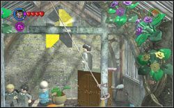 Przejdź na koniec pomieszczenia, wskocz na kwiatek i z kwiatka na szafę - 30. Klasa zielarstwa | Bonusy - Hogwart | LEGO Harry Potter Lata 1-4 - LEGO Harry Potter Lata 1-4 - poradnik do gry