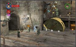 Tuż na początku, uczeń ugrzązł w pajęczej sieci - zniszcz pajęczynę - 33. Wieża zegarowa | Bonusy - Hogwart | LEGO Harry Potter Lata 1-4 - LEGO Harry Potter Lata 1-4 - poradnik do gry
