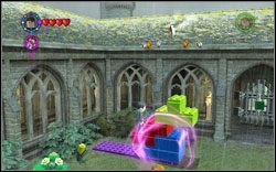 Prefekt Hufflepuffu: Pozbądź się chochlików zaklęciem (IM ) i otwórz skrzynię - 34. Mały dziedziniec | Bonusy - Hogwart | LEGO Harry Potter Lata 1-4 - LEGO Harry Potter Lata 1-4 - poradnik do gry