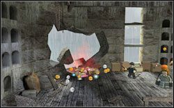 Na drugim piętrze użyj piórka (WL ) leżącego na szafce, na obrazie, po czym poskładaj porozrzucane klocki (WL ) - 35. Sowiarnia | Bonusy - Hogwart | LEGO Harry Potter Lata 1-4 - LEGO Harry Potter Lata 1-4 - poradnik do gry