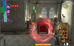 Milicenta Bulstrode: Użyj zaklęcia (DM ) na skrzyni tuż przy klasie obrony przeciw czarnej magii - 36. Przejście do klas | Bonusy - Hogwart | LEGO Harry Potter Lata 1-4 - LEGO Harry Potter Lata 1-4 - poradnik do gry