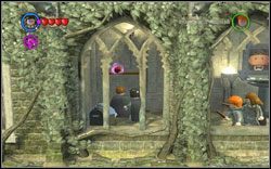 Przy użyciu zaklęcia (WL ) podaj uczniowi jabłko, które znajduje się wysoko na półce - 37. Korytarz klas zaklęć | Bonusy - Hogwart | LEGO Harry Potter Lata 1-4 - LEGO Harry Potter Lata 1-4 - poradnik do gry