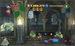 Po prawej stronie pomieszczenia, w narożniku znajdziesz uwięzionego w sieci ucznia - zniszcz pajęczynę - 40. Klasa zaklęć (podziemia lewe) | Bonusy - Hogwart - LEGO Harry Potter Lata 1-4 - poradnik do gry