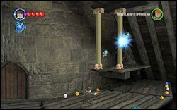 Po zejściu na niższy poziom i dotarciu na jego koniec użyj zaklęcia (IM ) na chochlikach trzymających kolumny - 51. Wahadła | Bonusy - Hogwart | LEGO Harry Potter Lata 1-4 - LEGO Harry Potter Lata 1-4 - poradnik do gry