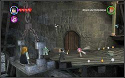 Profesor Quirrell: Po zejściu na niższy poziom przejdź na sam koniec pokonując przeszkody - chochliki likwiduj zaklęciem (IM ) - 51. Wahadła | Bonusy - Hogwart | LEGO Harry Potter Lata 1-4 - LEGO Harry Potter Lata 1-4 - poradnik do gry