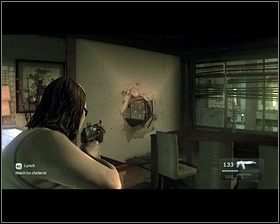 Lynch nie będzie mógł niestety długo lamentować nad brakiem dziewczyny, bo po krótkiej rozmowie zostaniemy ostrzelani przez dziwnych przeciwników w białych uniformach - Rozdział 5 - Powrót do domu (2) - Opis przejścia - Kane & Lynch 2: Dog Days - poradnik do gry