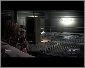 Jak będzie po wszystkim, zbiegamy na dół, chowamy się za szafką [1] i stamtąd eliminujemy pozostałych napastników [2] - Rozdział 10 - Zmartwychwstanie (1) - Opis przejścia - Kane & Lynch 2: Dog Days - poradnik do gry