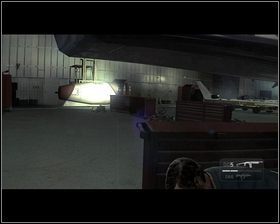 Najlepszym sposobem na zabicie wrogów, jest obejście pomieszczenia góra [1] i strzelanie im w plecy [2] - Rozdział 11 - Bilet w jedną stronę (1) - Opis przejścia - Kane & Lynch 2: Dog Days - poradnik do gry