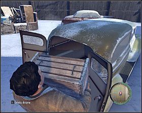 Przejdź do pomieszczenia, w którym przebywa Harry #1 , a po odbyciu z nim dłuższej rozmowy otrzymasz skrzynię z karabinem - Rozdział 5 - Piła (1) | Opis przejścia Mafia II - Mafia II - poradnik do gry