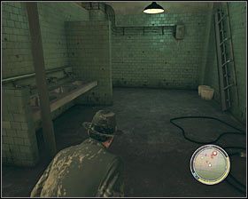 Docelowo musisz dotrzeć do jednej z pracujących tu maszyn #1 - Rozdział 9 - Twardziel i liczykrupa (3) | Opis przejścia Mafia II - Mafia II - poradnik do gry