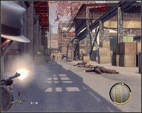 Zacznij od wybrania broni skutecznej na większym dystansie, bo otrzymana od Dereka strzelba niespecjalnie się tu przyda - Rozdział 14 - Schody do nieba (2) | Opis przejścia Mafia II - Mafia II - poradnik do gry