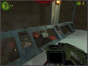 Wszystkie ogromne wrota po prawej stronie prowadzą do jednego pomieszczenia, w którym rezyduje potężny robot - Ponownie w kopalniach | Opis przejścia Red Faction - Red Faction - poradnik do gry