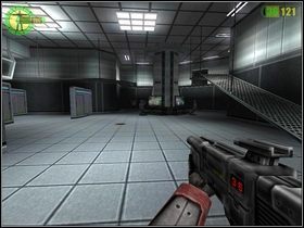 Po wyjściu z windy ponownie dostaniesz się pod ostrzał, a kolejne drzwi wprowadzą Cię do wnętrza kompleksu - znowu przeciwnicy - Tajny kompleks Capeka | Opis przejścia Red Faction - Red Faction - poradnik do gry