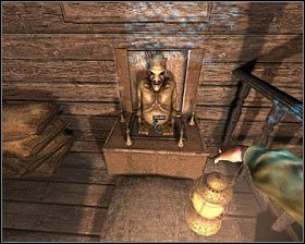 Otwórz szuflady szafki przy łóżku i z pierwszej wyjmij portfel , a z drugiej latarkę - D1 - Podróż w odległe i zapomniane przez Boga miejsce | Opis przejścia - Darkness Within 2: The Dark Lineage - poradnik do gry