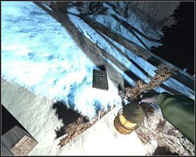 Znalazłszy się w lesie, maszeruj przed siebie w stronę widocznego w oddali po prawej budynku, omijając leżące na drodze drewniane belki - D2 - Wizyta w osławionym miejscu, w środku lasu (1) | Opis przejścia - Darkness Within 2: The Dark Lineage - poradnik do gry