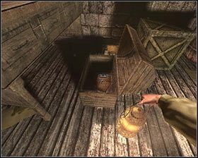 Następnie kucnij przed biurkiem i wyciągnij spod niego (wciśnięty LPM i S) schowaną tam skrzynię - D2 - Wizyta w osławionym miejscu, w środku lasu (2) | Opis przejścia - Darkness Within 2: The Dark Lineage - poradnik do gry