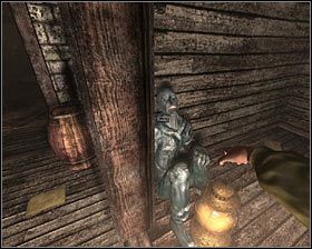 Teraz przejdź do sąsiedniego dużego pomieszczenia (drzwi na lewo od biurka) - D2 - Wizyta w osławionym miejscu, w środku lasu (3) | Opis przejścia - Darkness Within 2: The Dark Lineage - poradnik do gry