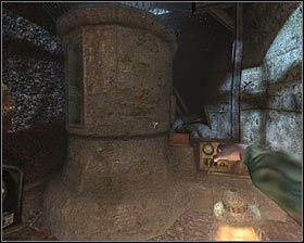 Kiedy Howard odzyska normalne widzenie świata, zawróć w stronę korytarza z windą i skieruj się do drzwi mieszczących się na lewo od niego - D2 - Wizyta w osławionym miejscu, w środku lasu (7) | Opis przejścia - Darkness Within 2: The Dark Lineage - poradnik do gry