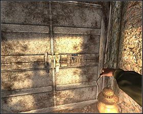 Wędruj w lewo pod białe drzwi zamknięte na zamek kodowy - D2 - Wizyta w osławionym miejscu, w środku lasu (7) | Opis przejścia - Darkness Within 2: The Dark Lineage - poradnik do gry