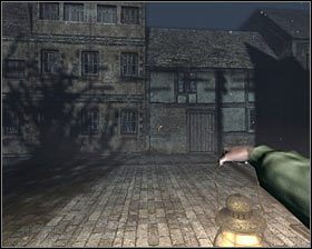 Maszeruj pod podany adres (drzwi mieszkania Jacoba znajdują się dokładnie naprzeciwko wejścia do zajazdu, tyle że po drugiej stronie placu) - D2 - Wizyta w osławionym miejscu, w środku lasu (10) | Opis przejścia - Darkness Within 2: The Dark Lineage - poradnik do gry