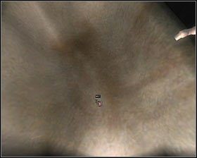 Po wyjściu z biblioteki maszeruj na drugi koniec korytarza (za schodami), gdzie stoi wciąż działający zegar, a po prawej mieści się sypialnia dziadków Howarda - D3 - Tajemnice rodzinne (3) | Opis przejścia Darkness Within 2 The Dark Lineage - Darkness Within 2: The Dark Lineage - poradnik do gry