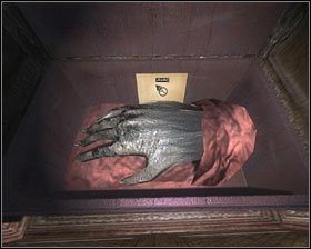 Opuść sypialnię dziadków i po schodach zejdź do jadalni, gdzie skieruj się w jej lewą część - D3 - Tajemnice rodzinne (3) | Opis przejścia Darkness Within 2 The Dark Lineage - Darkness Within 2: The Dark Lineage - poradnik do gry