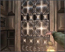 Wówczas wyjdź ze zbliżenia i uruchom windę, kliknąwszy na odkrytym mechanizmie w podłodze - D4 - Powrót do Arkhamend (3) | Opis przejścia Darkness Within 2 The Dark Lineage - Darkness Within 2: The Dark Lineage - poradnik do gry