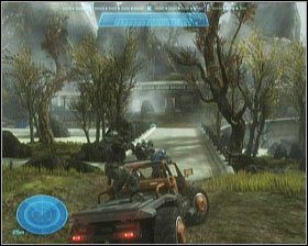 Po dotarciu do rzeki na dole, przejeżdżamy przez znajdujący się tam most i eliminujemy przeciwników w pobliskich zabudowaniach (nie zapuszczając się do ich wnętrza, nic tam nie znajdziesz) - Etap II- Winter Contingency (2) | Opis przejścia Halo Reach - Halo: Reach - poradnik do gry