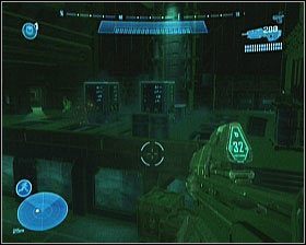 Pokonując korytarz dotrzesz do większego pomieszczenia z serwerami w oddali - Etap II- Winter Contingency (2) | Opis przejścia Halo Reach - Halo: Reach - poradnik do gry