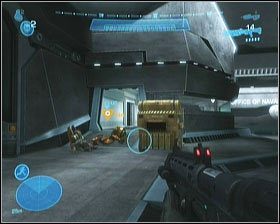Po dotarciu do bazy, wchodzimy do jej wnętrza przez jedyne otwarte wejście - Etap III- Oni- Sword Base (2) | Opis przejścia Halo Reach - Halo: Reach - poradnik do gry