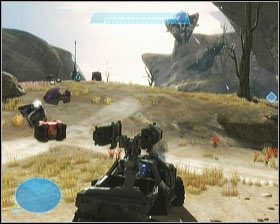 Czynimy to wsiadając w jeden z pobliskich pojazdów (chcąc móc sterować i strzelać jednocześnie wybieramy maszynę nieprzyjaciela) - Etap V- On the Tip of the Spear (1) | Opis przejścia Halo Reach - Halo: Reach - poradnik do gry