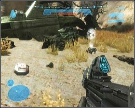 Zaraz po twardym lądowaniu, koniecznie podnieś znajdujący się w pobliżu hologram z jetpackiem i amunicję (w razie potrzeby również i apteczkę) - Etap V- On the Tip of the Spear (2) | Opis przejścia Halo Reach - Halo: Reach - poradnik do gry